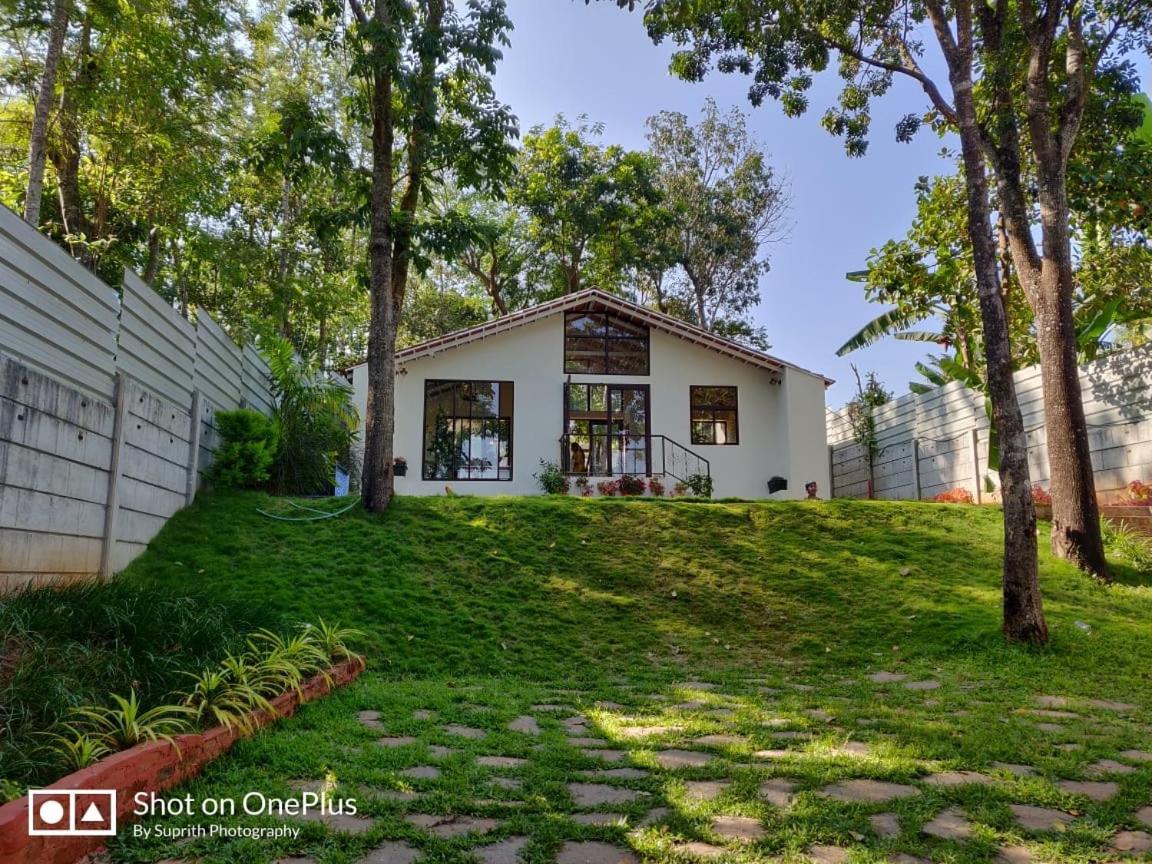 Aakriti Homestay Chikmagalūr Buitenkant foto